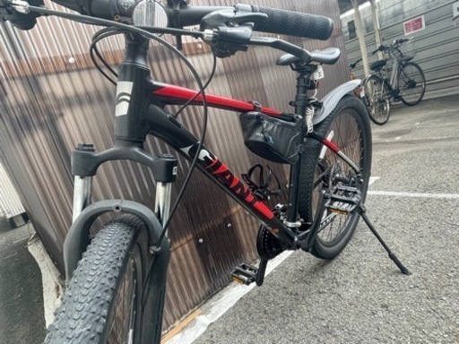 サスてきクロスバイク乗り心地良いです段差とかも楽です通勤に使ってました