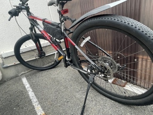 サスてきクロスバイク乗り心地良いです段差とかも楽です通勤に使ってました