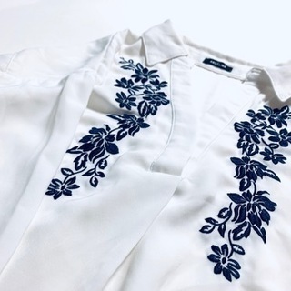 刺繍入りブラウス