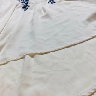 刺繍入りブラウスの画像
