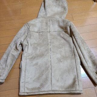 合成皮革のメンズダッフルコートの画像