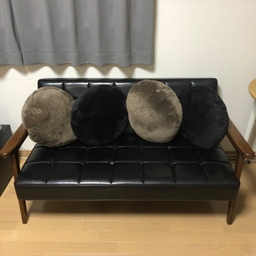 落ち着いた２人掛けソファ