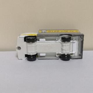 絶版トミカ No.29番 三菱ふそう キャンター 引越のサカイの画像
