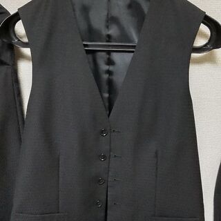【値下げ】イタリア製生地　細身スーツ　ベスト付きの画像