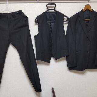 【値下げ】イタリア製生地　細身スーツ　ベスト付きの画像