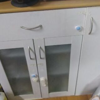 急募11月6日まで　食器棚あげます