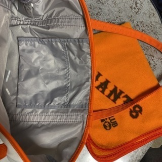 ☆ 人気モデル!! adidas × GIANTS アディダス 読売ジャイアンツ 巨人 S08572 ポリ生地 トートバッグ 手提げ 肩掛け鞄 WHITE×ORANGE の画像