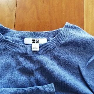 UNIQLO　コットンカシミヤクル－ネックセーター