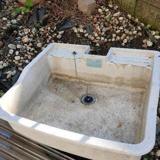 募集中止　屋外用の水受け