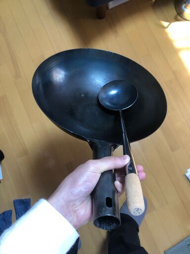 炭素鋼の中華鍋とひしゃく