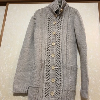 as know asのカーディガンとGAPセーター の画像