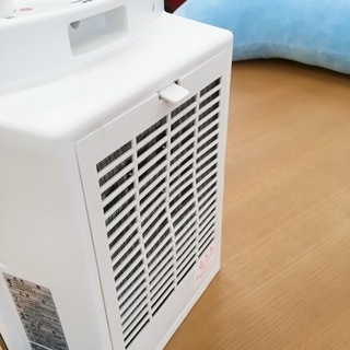 無料！セラミックヒーター✨YUASA　YA-S1260S(WH)✨少し難あり　動作は問題なし✨2015年製✨トイレや脱衣所にオススメです✨中古品の画像