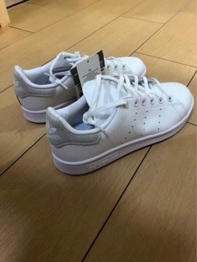 スタンスミス　スニーカー