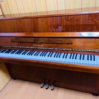 メーカー　WEINBURG（ワインバーグ）木目中古ピアノの画像