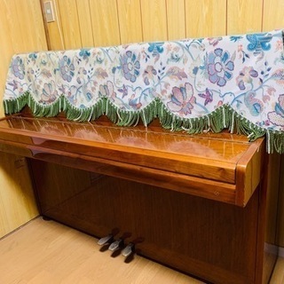 メーカー　WEINBURG（ワインバーグ）木目中古ピアノ