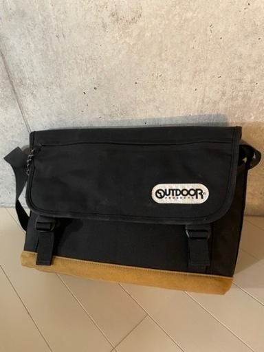 カメラバッグ  黒　OUTDOOR