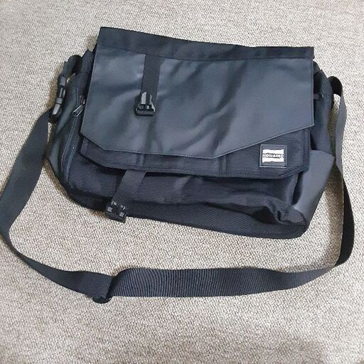 ほぼ新品‼️黒のノマデックのデザインバック