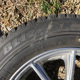 【値下げしました】スタッドレスタイヤ　ホイール４本セットの画像