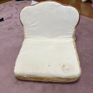 食パン　座椅子の画像