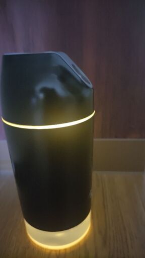 【携帯型加湿器】アロマオイル付き♪(説明文を読んでください☆)倒れても大丈夫！車内でも使える【ダブルノズル＆充電式2600mAh】500ml