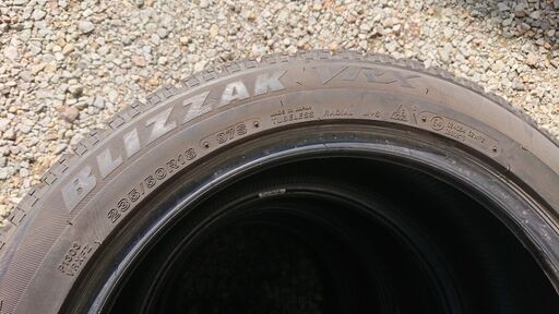 ２３５/５０R１８　２０１９年製ブリザックVRX　４本！