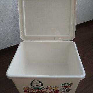スヌーピー　フタ付き収納ケース　プラスチックケースの画像