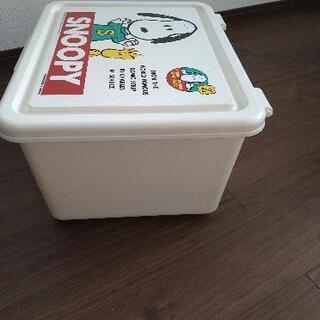 スヌーピー　フタ付き収納ケース　プラスチックケースの画像