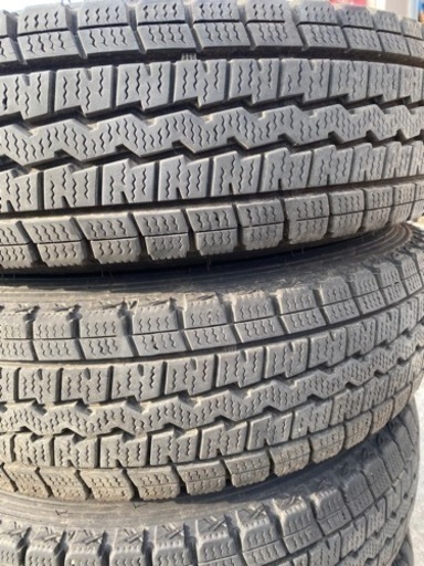 スタッドレス　ダイハツ軽バンに　145R12 6P.R LTダンロップ　