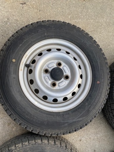 スタッドレス　ダイハツ軽バンに　145R12 6P.R LTダンロップ　