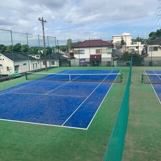 横浜市戸塚区の閑静な住宅街の中にある「ワールドテニススクール」