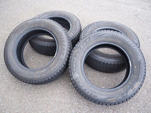 【苫小牧バナナ】新品同様 ブリヂストン/Bridgestone スタッドレスタイヤ BLIZZAK VRX2 195/65R15 20年製 4本セット イボ付き♪