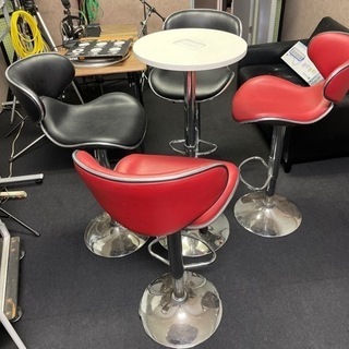 椅子とテーブル