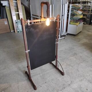 ガス管フレームの黒板看板　LED電球付き　インダストリアル　シャ...