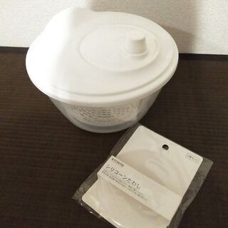 サラダスピナーとシリコーンたわし