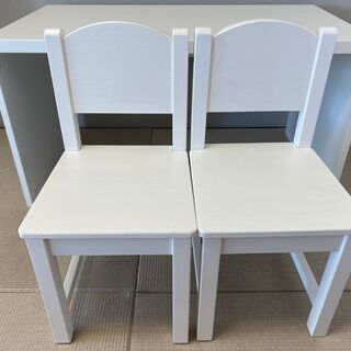IKEA 子供用デスク・チェア2脚セットの画像