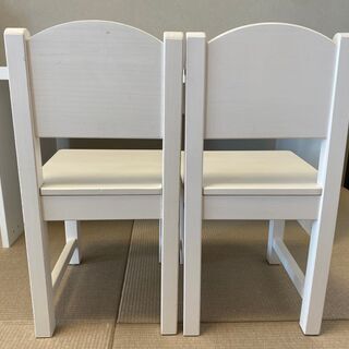 IKEA 子供用デスク・チェア2脚セットの画像