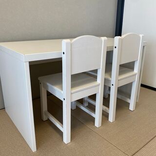 IKEA 子供用デスク・チェア2脚セットの画像