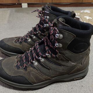 登山用品　ＡＫＵ登山靴の画像