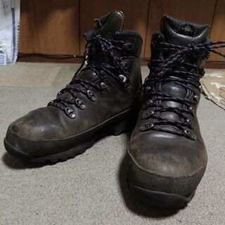 登山用品　ＬＯＷＡ登山靴