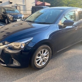 MAZDAデミオ（紺色）の画像