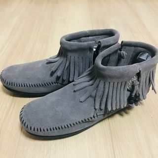 ミネトンカ　ブーツ　グレー　新品未使用タグ付き