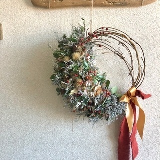 ブルーファンタジアと花々のクリスマスリース