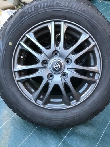 トヨタヴォクシーに一度使用したVelvaホイールスタッドレスセット