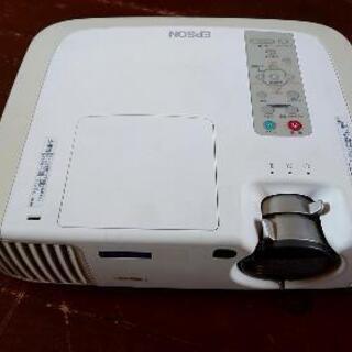 EPSONのプロジェクターです。まだまだ十分使えます！