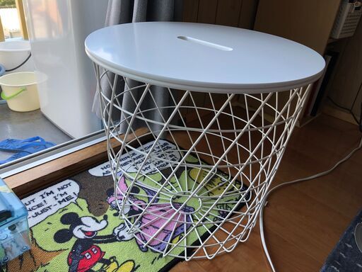 Ikea Coffee table (Price negotiable- 価格は交渉可能)