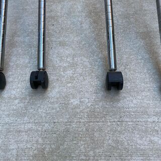 メタルラック（互換）　キャスター付ポール　径２５mm　長さ１５１cm　錆あり　４本の画像