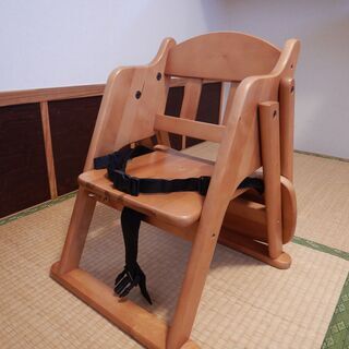 木製・折りたたみ式ベビーチェアの画像