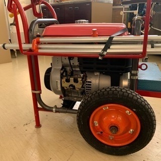 要整備、新ダイワ 発電機 ＥＧ２４００ 100Ｖ 21Ａ 2.1kVA 燃料ガソリン 移動に便利な車輪付き 照明もセット　東根市よりの画像