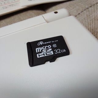 new Nintendo 3DS LL ホワイト 本体 + 32GB microSD + オマケソフト付きの画像