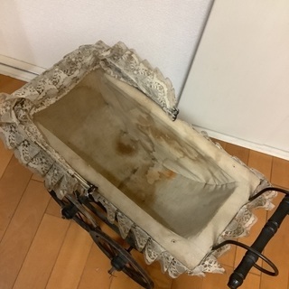 ヴィンテージ　乳母車　ディスプレイ、ドール用の画像